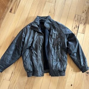 Overland Outfitter's Men's Retro Black Leather Jacket - Medium